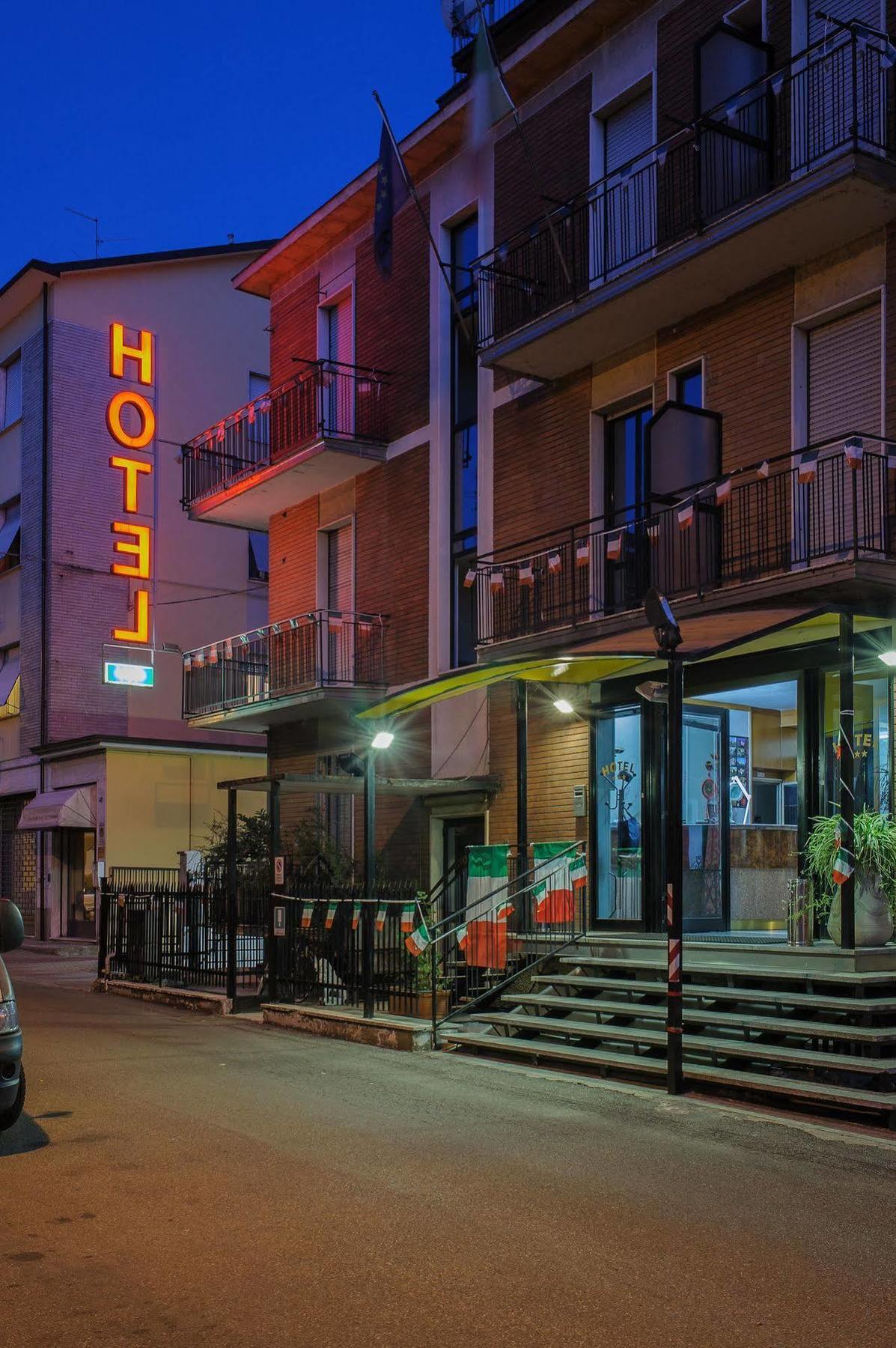 Vip Hotel Placência Exterior foto